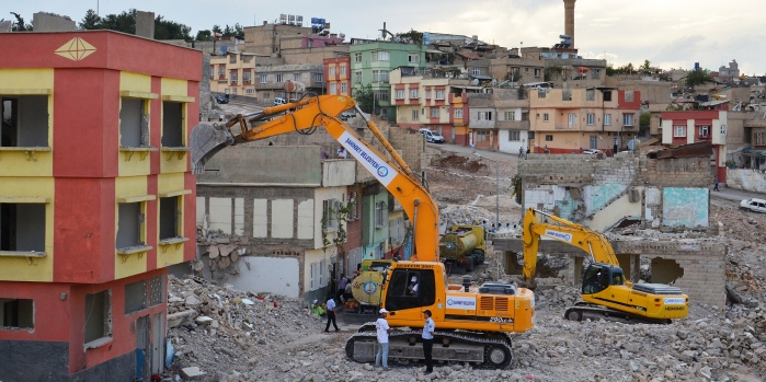 Meclis'ten Sur, dönüşüm ve Kanal'lı torba yasa geçti