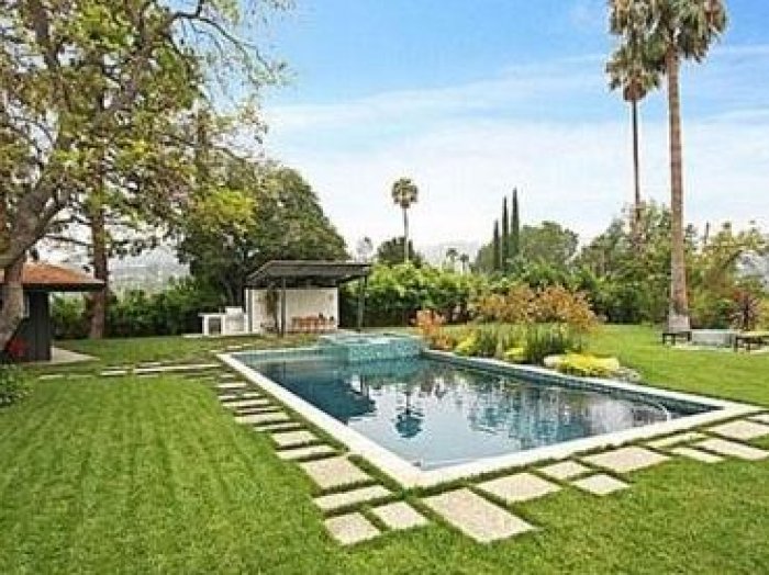 miley-cyrusun-evi-1458226029-0
