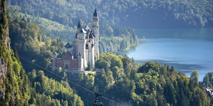 Romantik Yol'un pırlantası ve bir kralın masal dünyası: Neuschwanstein Şatosu