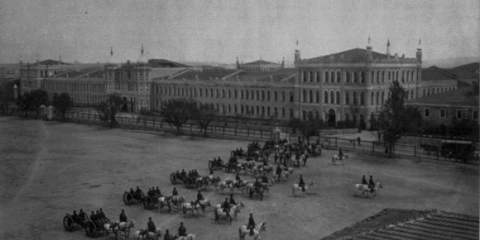 Selimiye Kışlası ve Lambalı Kadın Florence Nightingale