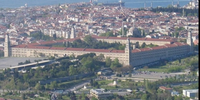 Selimiye Kışlası ve Lambalı Kadın Florence Nightingale