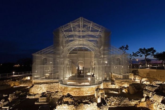 tel-orguyle-yapilmis-hayalet-kilise-1460023390-6