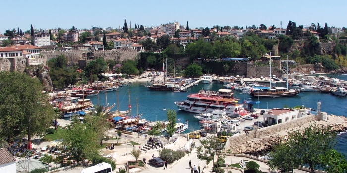 Turizm çalışanlarına özel TOKİ konutlarında temeller atıldı