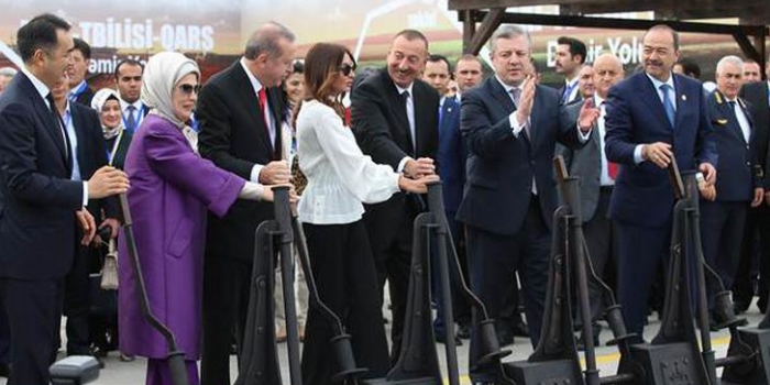 Üç kıtayı birbirine bağlayan projede seferler başladı