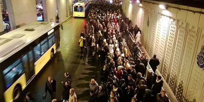 Uzmanlaşan metrobüs yolcularından tüyolar: Hedefe kitlenin